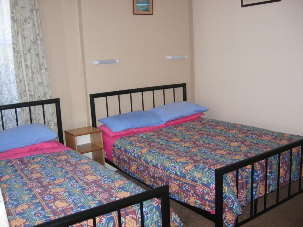 דובר Longfield Guest House חדר תמונה